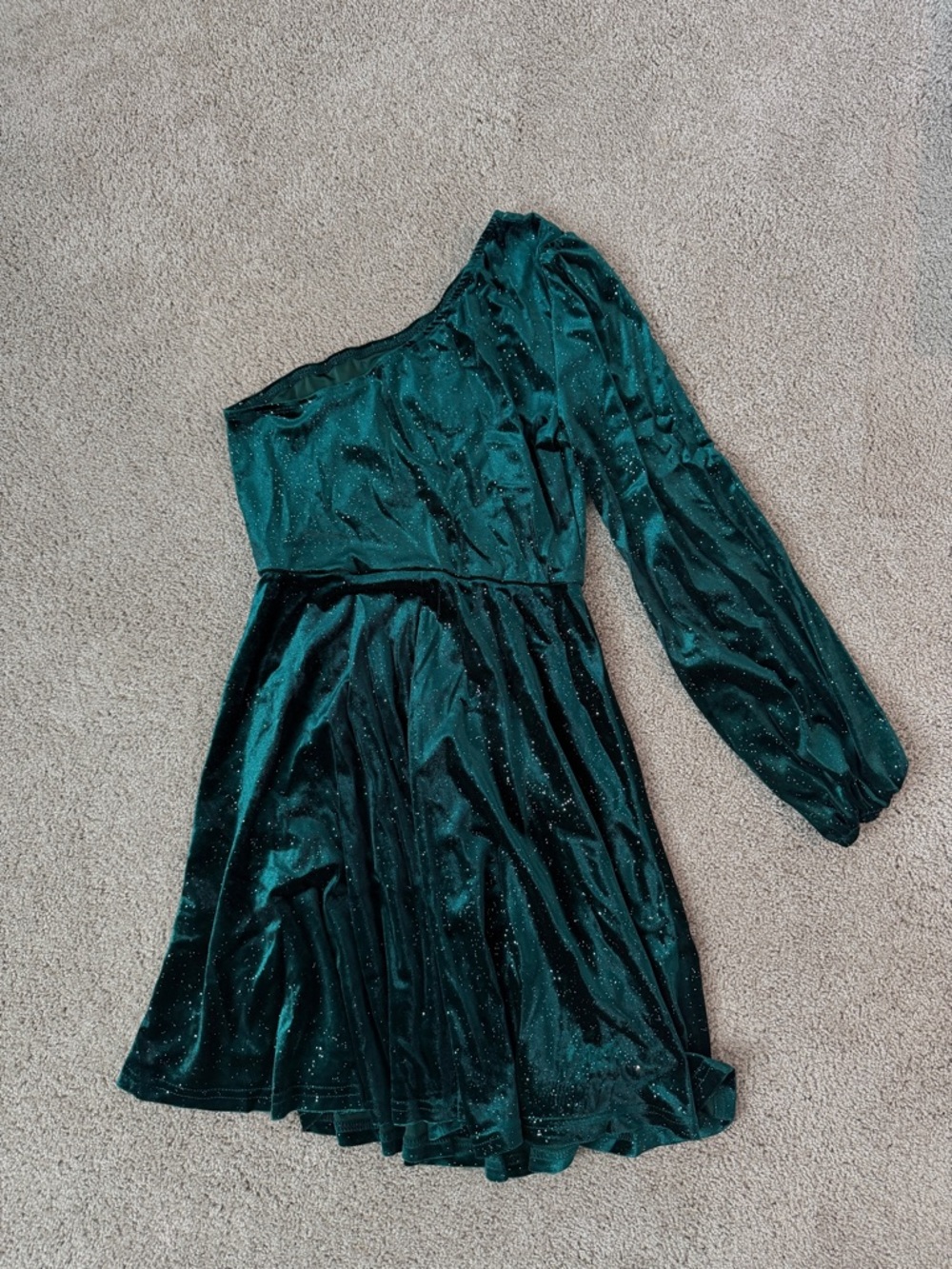 SHEIN Emerald Green One-Shoulder Long Sleeve Velvet Dress